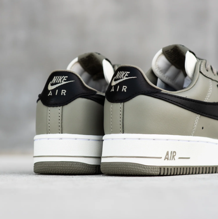 Nike Air Force 1 Low Sneakers - Grey & Black