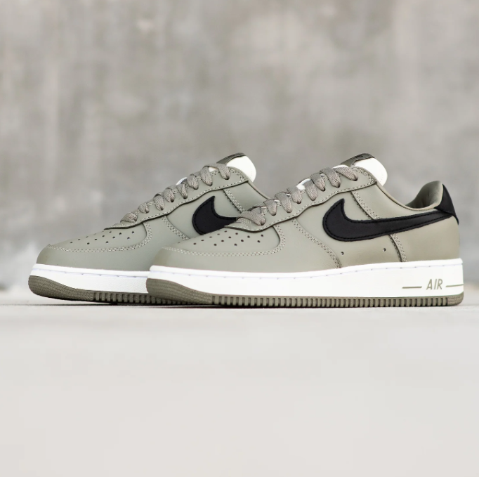 Nike Air Force 1 Low Sneakers - Grey & Black