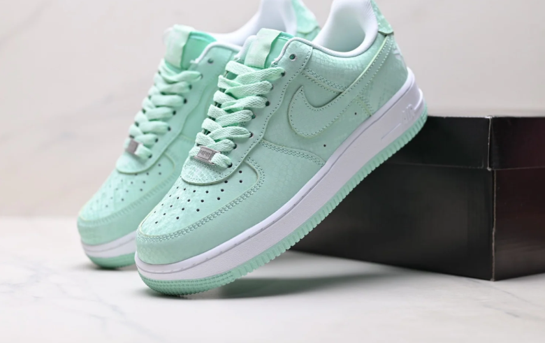 Nike Air Force 1 Low Sneakers - Mint Green & White